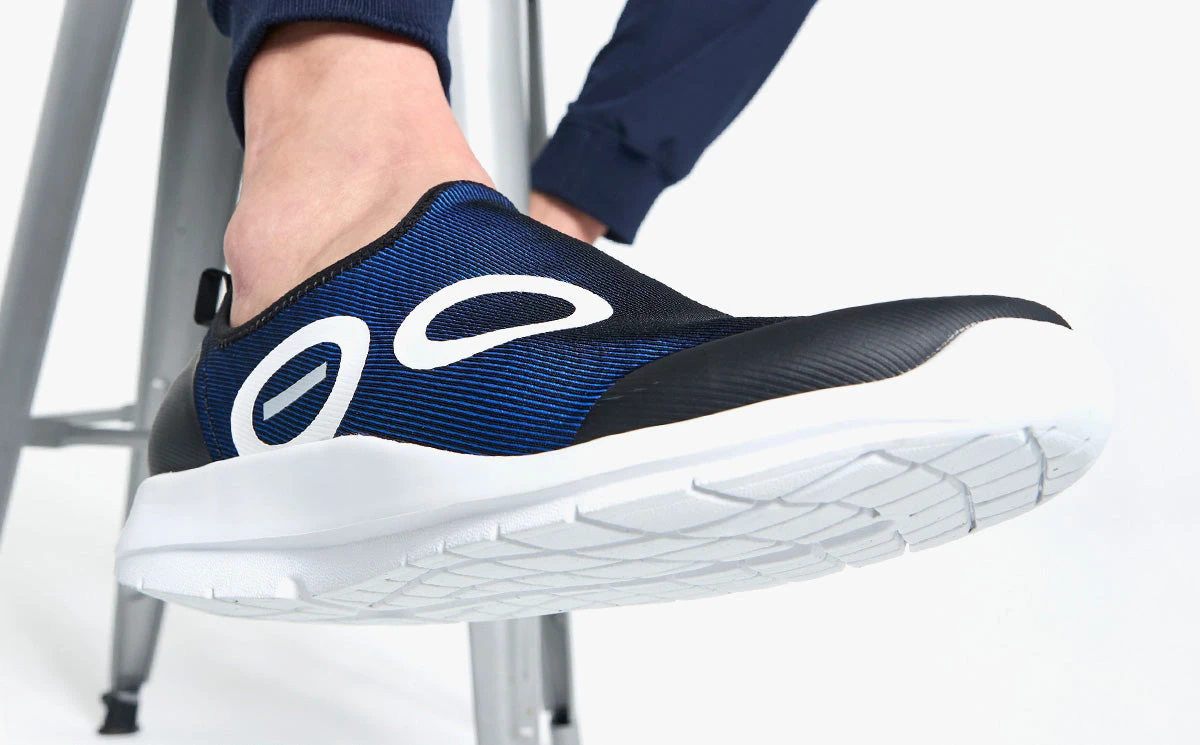 OOfos Men's OOmg Sport Low Shoe - Navy 7 OOfos Men's OOmg Sport Low Shoe - Navy - Image 5