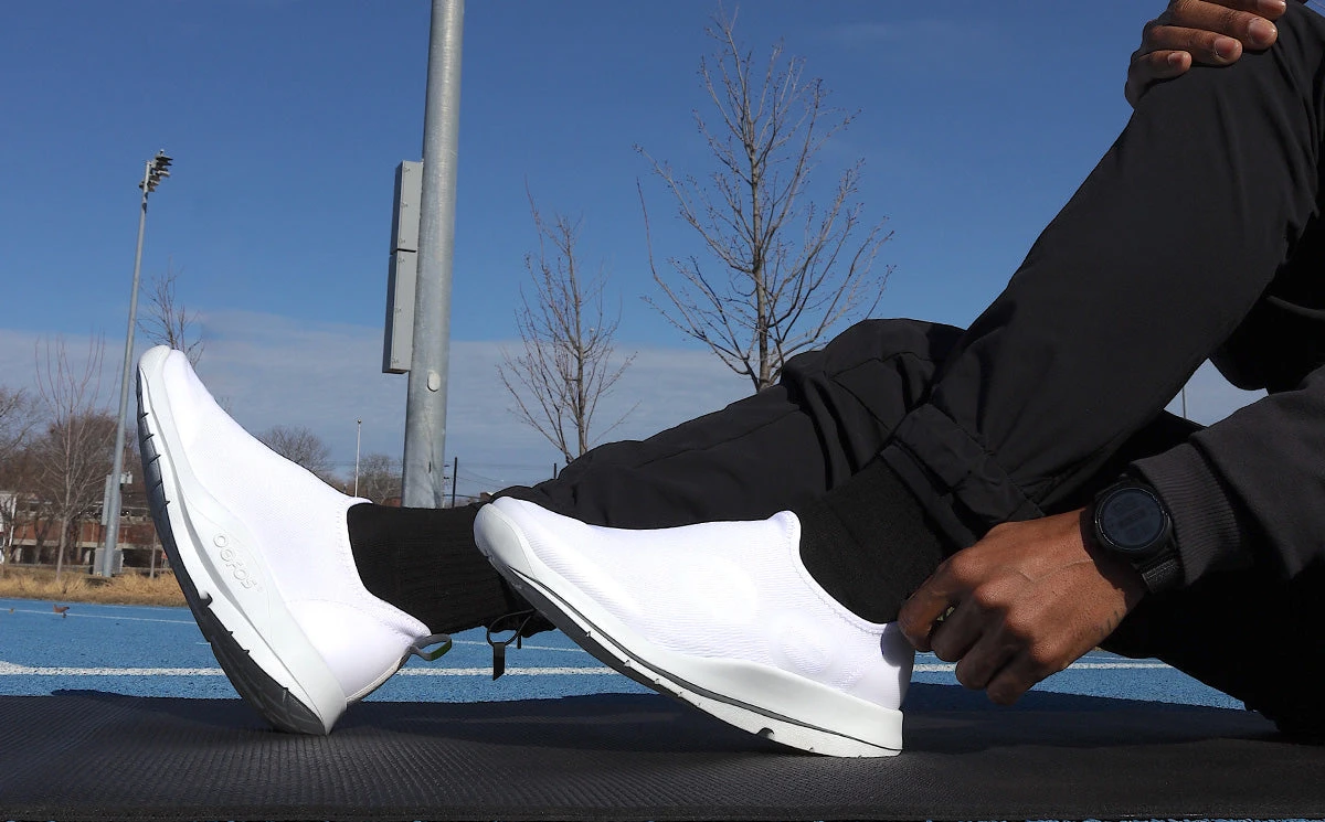 OOfos Men's OOmg Sport Low Shoe - White 6 OOfos Men's OOmg Sport Low Shoe - White - Image 4