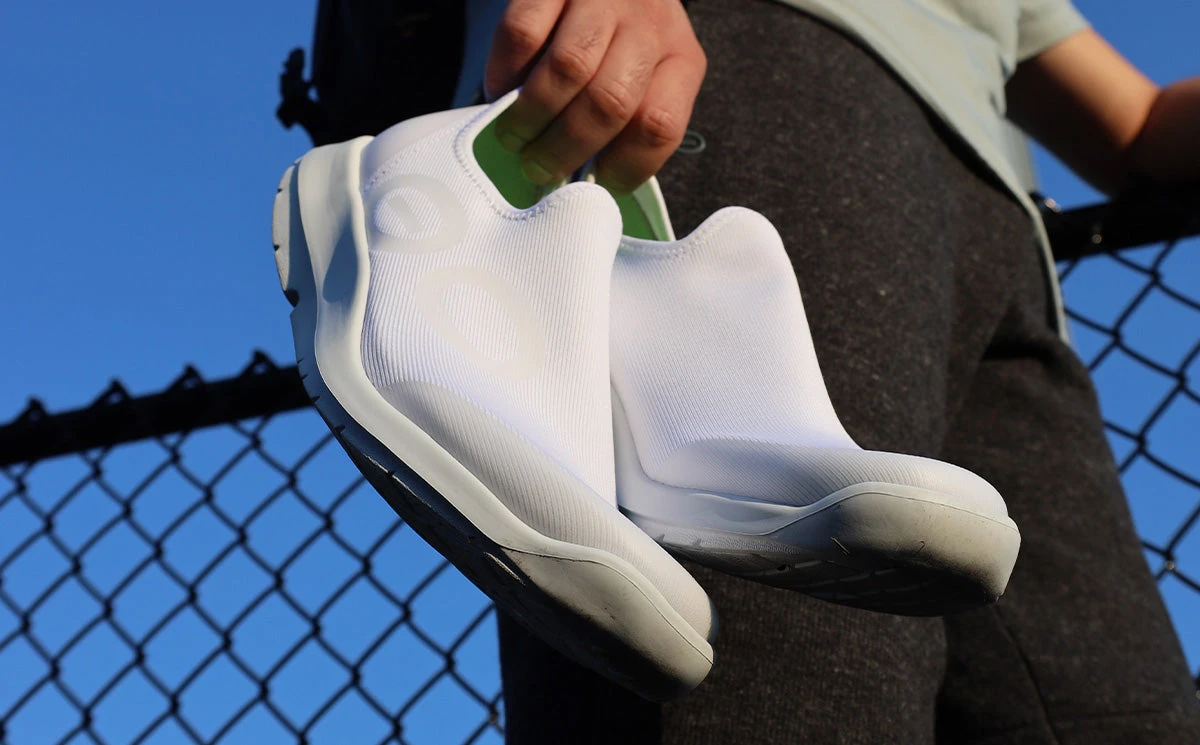 OOfos Men's OOmg Sport Low Shoe - White 5 OOfos Men's OOmg Sport Low Shoe - White - Image 3