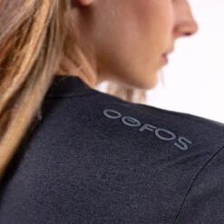 OOfos Women's COOl Down T Shirt - Dark Gray Heather -Shoes Haven Sales Womens DarkT2